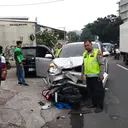 Kecelakaan Adu Banteng Motor dan Mobil di Depok, 1 Orang Tewas