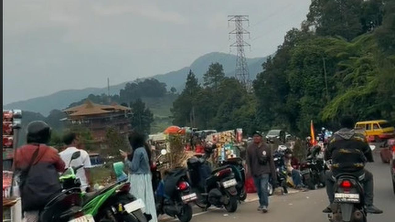 Viral kawasan puncak Bogor yang kembali dipadati PKL hingga memakan bahu jalan