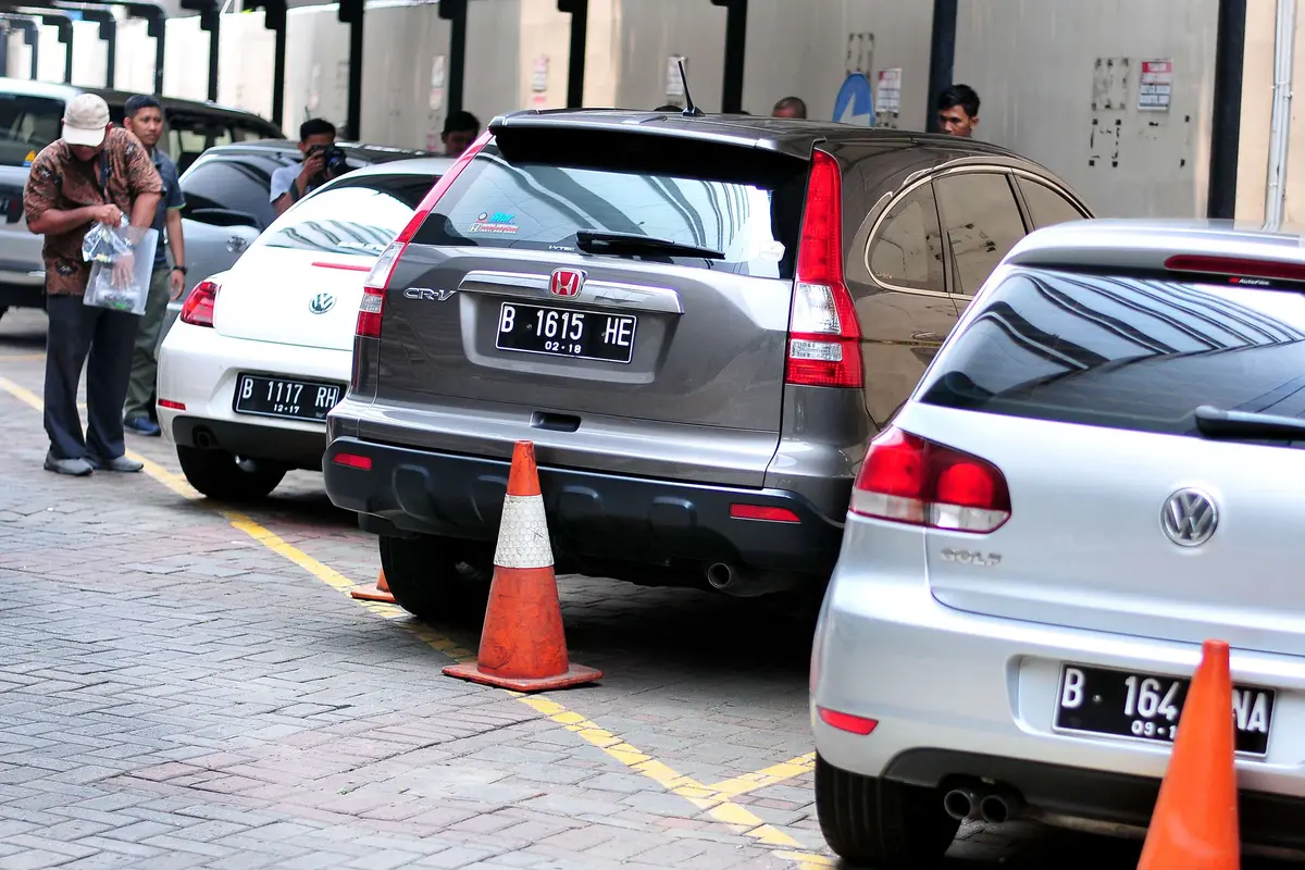 KPK Lelang Banyak Mobil Sitaan