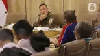 Wakil Ketua DPR Sufmi Dasco Ahmad melakukan audiensi dengan perwakilan buruh dari Konfederasi Serikat Pekerja Seluruh Indonesia (KSPSI) di ruang pimpinan nusantara III, Senayan, Jakarta, Rabu (23/3/2022). Buruh memberikan tuntutan, salah satunya pembatalan UU Cipta Kerja. (Liputan6.com/Angga Yuniar)