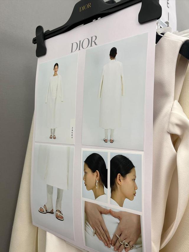 Bikin Bangga, 6 Aksi Model Indonesia Jacey Philana Bawakan Koleksi Dior Couture di Paris Couture Week