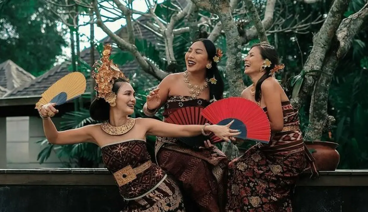 Pemotretan ini dilakukan di Villa The Beji, Bali sekaligus mempromosikan villa tersebut kepada followersnya. (FOTO: Instagram.com/mariannerumantir).