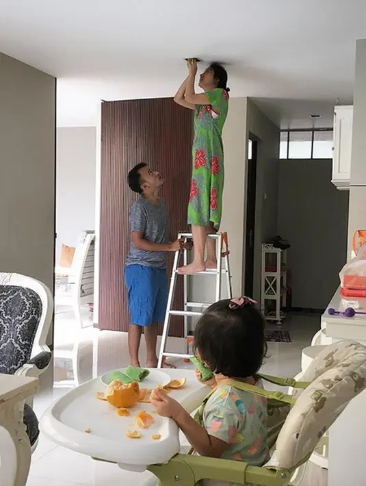 Pasangan yang menikah sejak 2013 silam itu tidak pernah terdengar gosip miring tentang rumah tangganya. Dari foto yang dibagikan di Instagram, keharmonisan keluarga kecil itu sangat terlihat. (Instagram/ruben_onsu)