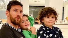 Foto dari akun Instagram pemain Barcelona Lionel Messi menunjukkan dirinya tengah berpose bersama kedua anaknya di rumah selama masa karantina wilayah (lockdown) di Spanyol pada 14 Maret 2020. (Xinhua)