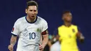 Penyerang Argentina, Lionel Messi, merayakan gol yang dicetaknya ke gawang Ekuador pada laga kualifikasi Piala Dunia 2022 di Stadion Bombonera, Jumat (9/10/2020) pagi WIB. Argentina menang 1-0 atas Ekuador. (AFP/Agustin Marcarian/pool)