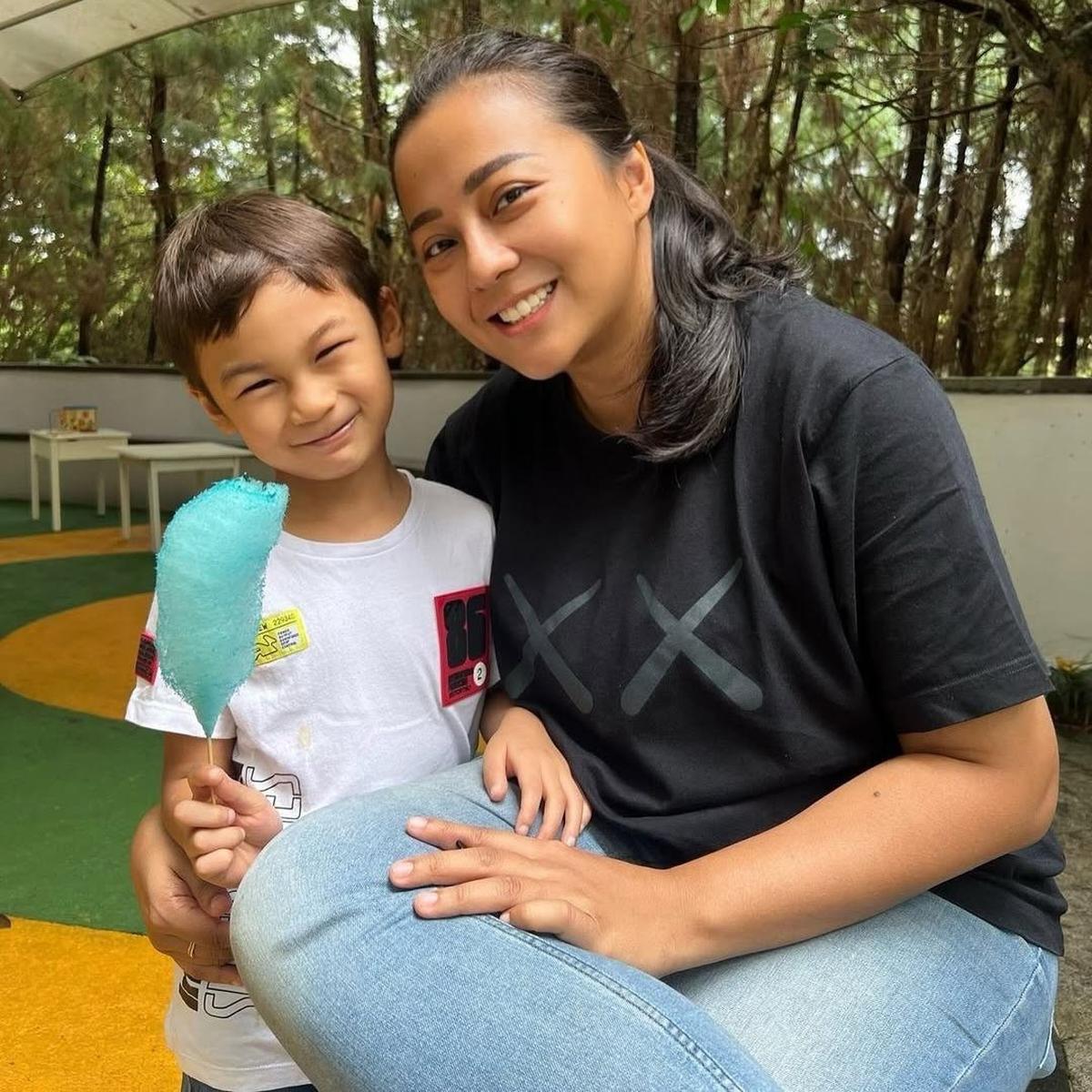 6 Potret Cantik Natural Chelzea Adik Paula Verhoeven Bareng Kiano dan Kenzo, Akhirnya Bisa Bertemu Setelah Sekian Lama