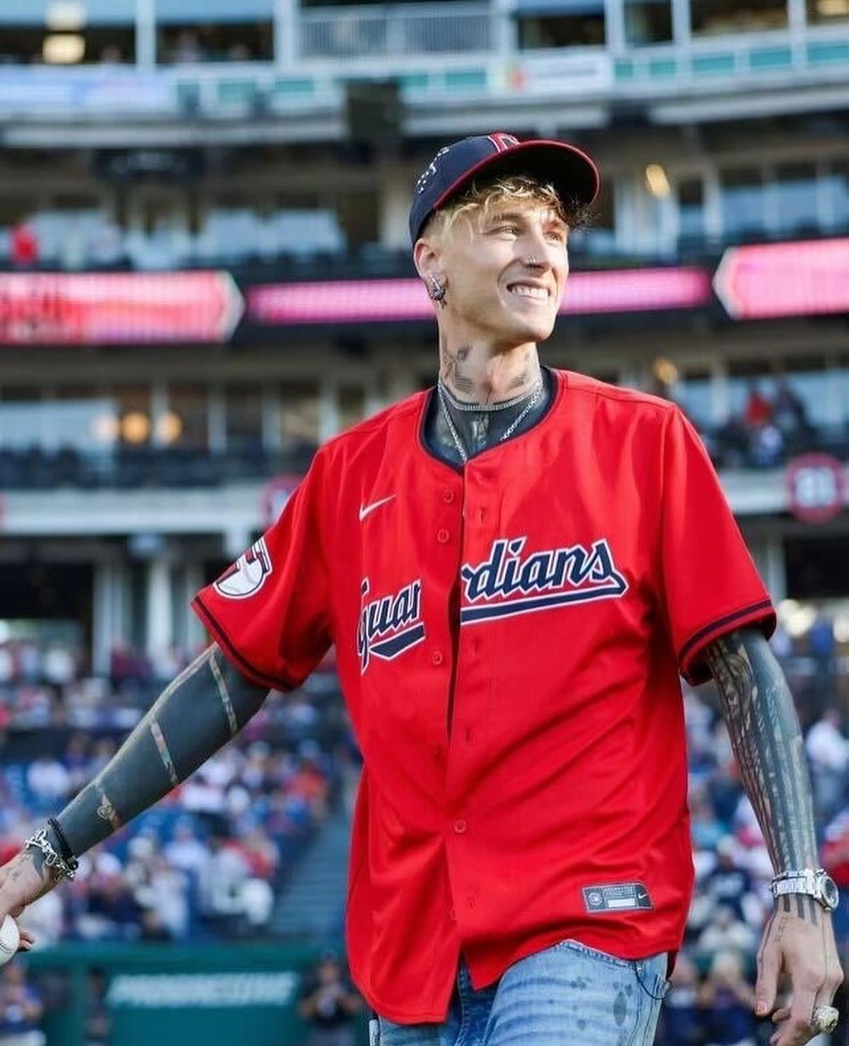 Profil Machine Gun Kelly, Kekasih Megan Fox yang Kontroversial