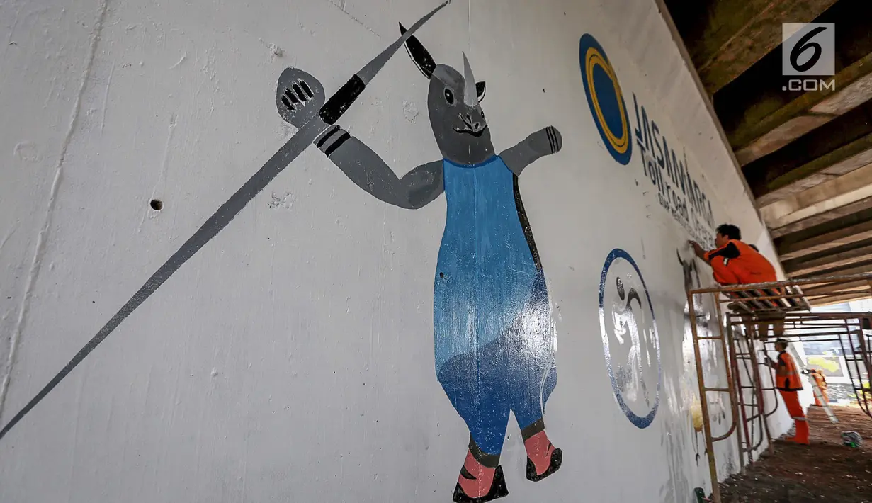 Petugas PPSU Kelurahan Bintaro menggambar mural cabang olahraga dayung  Asian Games 2018 di kolong Jembatan Layang Tol Bintaro, Jakarta, Senin (13/8). Mural tersebut untuk sosialisasi dan mendukung perhelatan Asian Games. (Liputan6.com/Fery Pradolo)