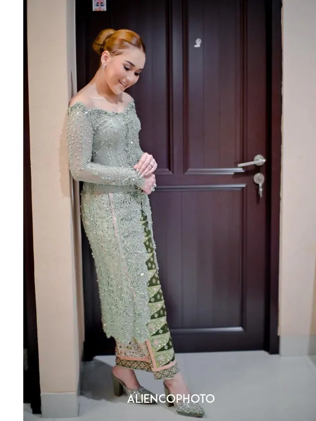 Calon Ibu Persit, Intip 10 Gaya Anggun Ayu Ting Ting Kenakan Kebaya Berbagai Warna