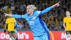 Pemain Timnas Inggris, Alessia Russo melakukan selebrasi setelah mencetak gol ketiga timnya ke gawang Timnas Australia pada laga semifinal Piala Dunia Wanita 2023 di Stadium Australia, Sydney, 16 Agustus 2023. (AP Photo/Abbie Parr)