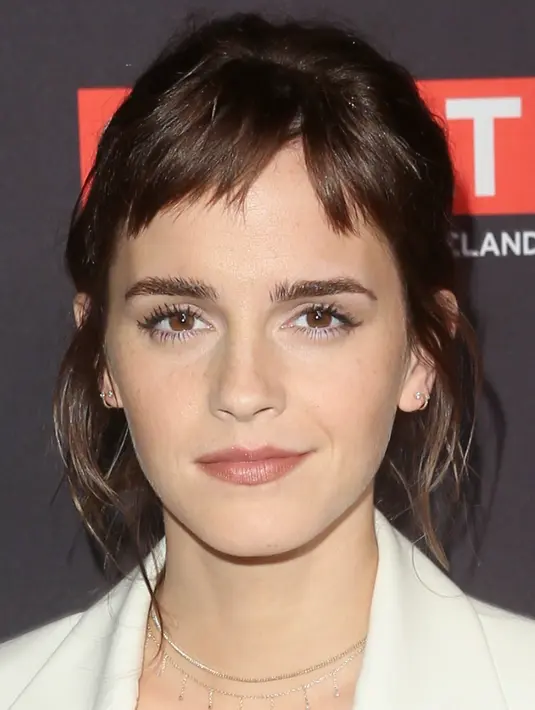 Ekspresi Emma Watson dengan poni pendeknya saat menghadiri BAFTA Los Angeles Awards Season Tea Party di Four Season Hotel di Beverly Hills, California, (6/1). (AFP Photo/Chris Delmas)