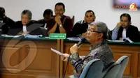 Ditanya Uang di Tembok Karaoke, Akil Mochtar Kesal