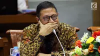 Menteri Agama Lukman Hakim Saifuddin saat mengikuti Raker dengan Komisi VIII DPR di Kompleks Parlemen, Senayan, Jakarta, Selasa (4/9). Raker tersebut membahas Rencana Kerja/Anggaran Kementerian Agama Tahun Anggaran 2019. (Liputan6.com/Johan Tallo)