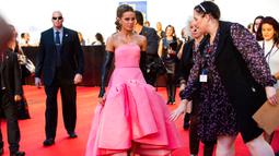 Aktris Kate Beckinsale menghadiri pemutaran perdana 'Prisoner's Daughter' pada Toronto International Film Festival (TIFF) di Roy Thomson Hall, Toronto, Kanada, 14 September 2022. Kate Beckinsale tampil memukau dalam balutan gaun pink elegan. (Photo by Arthur Mola/Invision/AP)