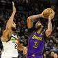 Anthony Davis (no 3) memimpin Lakers mempermalukan Timberwolves pada lanjutan NBA 2022/2023. (AFP)