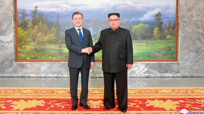 Gelar Pertemuan, Begini Momen Keakraban Kim Jong Un dan Presiden Korea Selatan