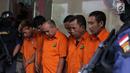 Sejumlah tersangka dihadirkan saat rilis pengungkapan beberapa kasus di Subdit Resmob Polda Metro Jaya, Jakarta, Jumat (19/7/2019). Sebanyak 9 kasus dirilis oleh Subdit Resmob Polda Metro Jaya yang diantaranya curas, jambret, pengganjalan ATM, dan penipuan lewat telepon. (Liputan6.com/Faizal Fanani)