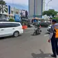 U-Turn di Jalan Raya Margonda tepatnya depan Apartemen Margonda Residance dibuka untuk mengurai kemacetan di Kota Depok. (Liputan6.com/Dicky Agung Prihanto)