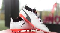 Sepatu sepak bola dan futsal Puma One
