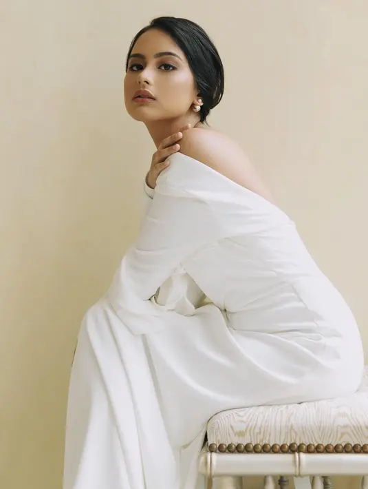 <p>Di tahun 2019, penampilan Amanda semakin cantik, terlihat dalam foto yang satu ini. Rambut hitamnya ditata updo bawah dan ia menggunakan makeup bernuansa kecokelatan yang sangat pas untuk tone kulitnya. Foto: Instagram.</p>