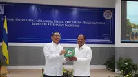 Guru Besar dari Universitas Airlangga (UNAI), Prof Dr Djoko Agus Purwanto Apt MSi melakukan riset terkait teh hijau kelak bisa digunakan untuk mengatasi masalah kanker.