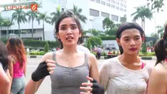 Komunitas olahraga senam Indobarian bercirikan senam olah tubuh yang meminimalkan penggunaan alat, diet alkaline dan tentunya berolah raga dengan dana yang minimal.