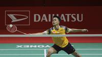Aksi tunggal putra Indonesia, Anthony Sinisuka Ginting saat menghadapi wakil Thailand, Kunvalut Vitidsam dalam ajang Indonesia Masters 2022 di Istora Senayan, Jakarta, Rabu (8/6/2022) malam WIB. (Bola.com/Ikhwan Yanuar Harun)