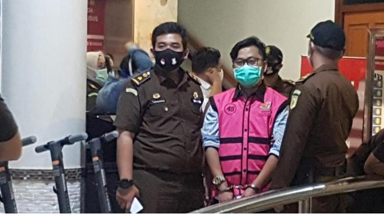 Politisi Nasdem, Andi Irfan Jaya sesaat setelah jadi tersangka terkait kasus Jaksa Pinangki (Istimewa)