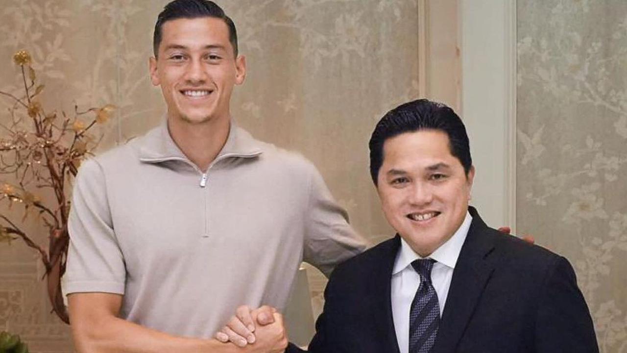 Pada 30 Juni 2023 Jay Idzes resmi menandatangani kontrak bersama Venezia dan tampil di kompetisi kasta kedua Liga Italia.