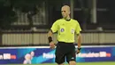 Diharapkan dengan dipimpinnya pertandingan oleh wasit asing, kualitas permainan akan meningkat dan keputusan-keputusan penting dapat diambil dengan lebih baik. (Bola.com/M iqbal Ichsan)