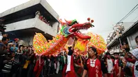 Tarian Naga memeriahkan puncak perayaan cap Go Meh dan Pesta Rakyat Bogor 2016 di Kota Bogor, Senin (22/2/2016). Puncak perayaan Tahun Baru Imlek 2567 di Kota Bogor juga dimeriahkan dengan Pesta Rakyat