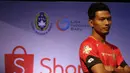 Pemain Semen Padang berpose saat Peluncuran Shopee Liga 1 di SCTV Tower, Jakarta, Senin (13/5). Sebanyak 18 klub akan bertanding pada Liga 1 mulai tanggal 15 Mei. (Bola.com/Vitalis Yogi Trisna)