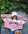 Lisa BLACKPINK terlihat sering memamerkan gaya dengan membawa mini bag. Di sini, Lisa mengenakan sweater bermotif garis dan tas dari Celine, yaitu medium celine heart in fluffy shearling and calfskin. Mini bag ini sangat manis dipadu dengan celana jeans, seperti tampilan Lisa ini.