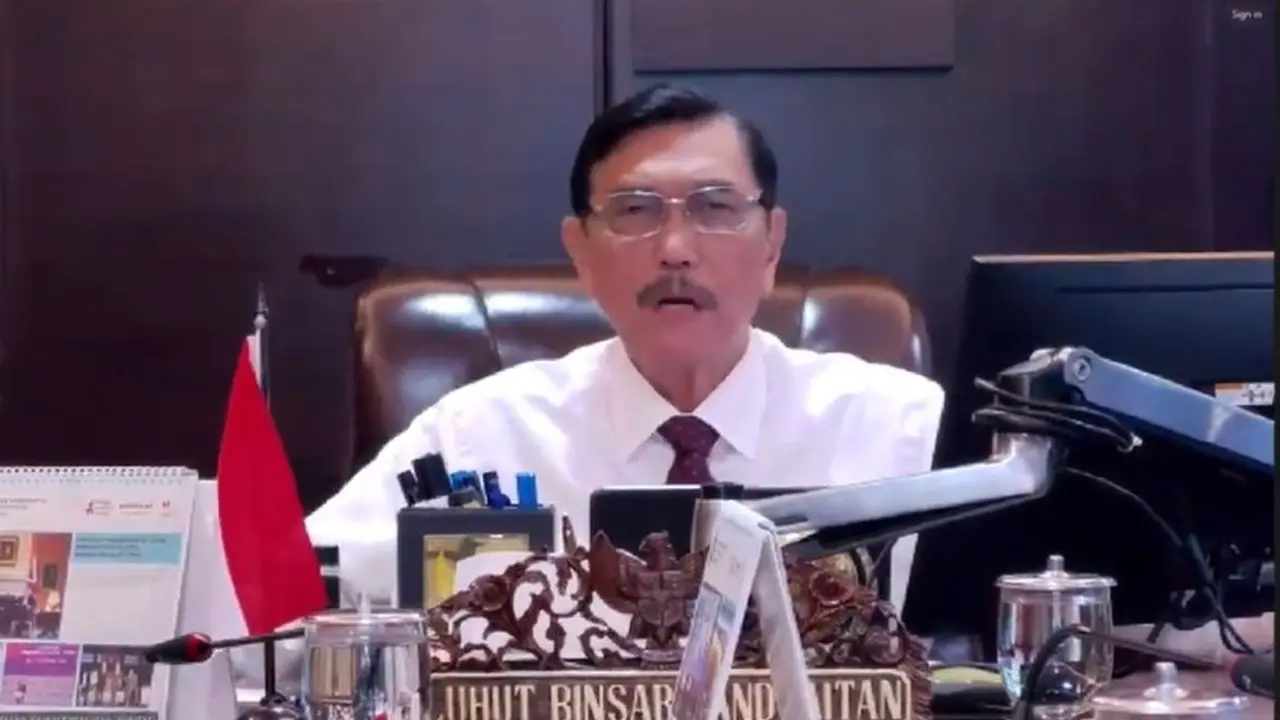 Menteri Koordinator Bidang Kemaritiman dan Investasi Luhut Binsar Pandjaitan dalam Seminar Nasional Kemaritiman, Jumat (29/9/2023). (Tira/Liputan6.com)