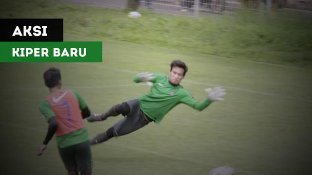 Berita video beberapa aksi dari kiper baru Timnas Indonesia U-23, Muhammad Ridho, dalam latihan yang digelar di Lapangan ABC Senayan, Senin (19/2/2018).