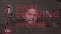 Foto multi eksposure dari ekspresi Ketua Umum PSSI, Erick Thohir, dan tampilan&nbsp;logo Final Drawing Piala Dunia U-17 2023 saat acara proses Drawing Piala Dunia U-17 2023 di Studio 2 Indosiar, Jakarta, Jumat (15/9/2023). (Bola.com/Bagaskara Lazuardi)