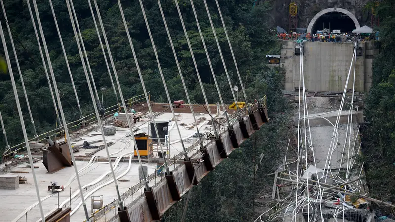 Jembatan di Kolombia Ambruk