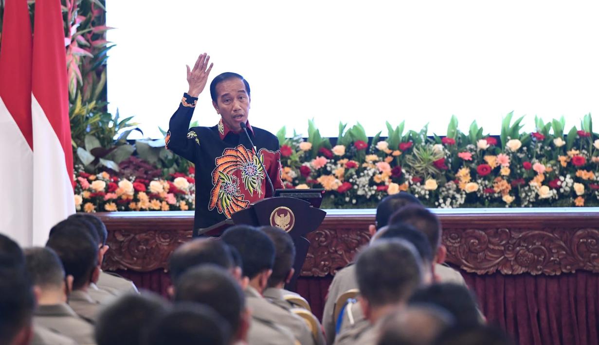 Presiden Joko Widodo memberikan  arahan kepada jajaran Kepolisian Negara Republik Indonesia (Polri), di Istana Negara, Jakarta, Jumat (14/10/2022). Pertemuan dihadiri oleh 559 personil Polri yang terdiri dari pejabat utama Mabes Polri, Kapolda, serta Kapolres.  (Foto: Lukas - Biro Pers Sekretariat Presiden)