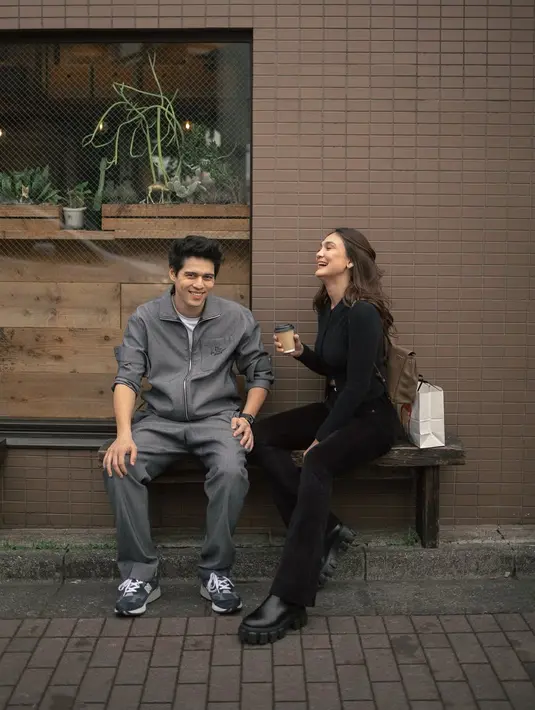 Jelang resepsi di Jakarta, Luna Maya kembali potret romantisnya saat coffee date dengan Maxime Bouttier [@lunamaya]