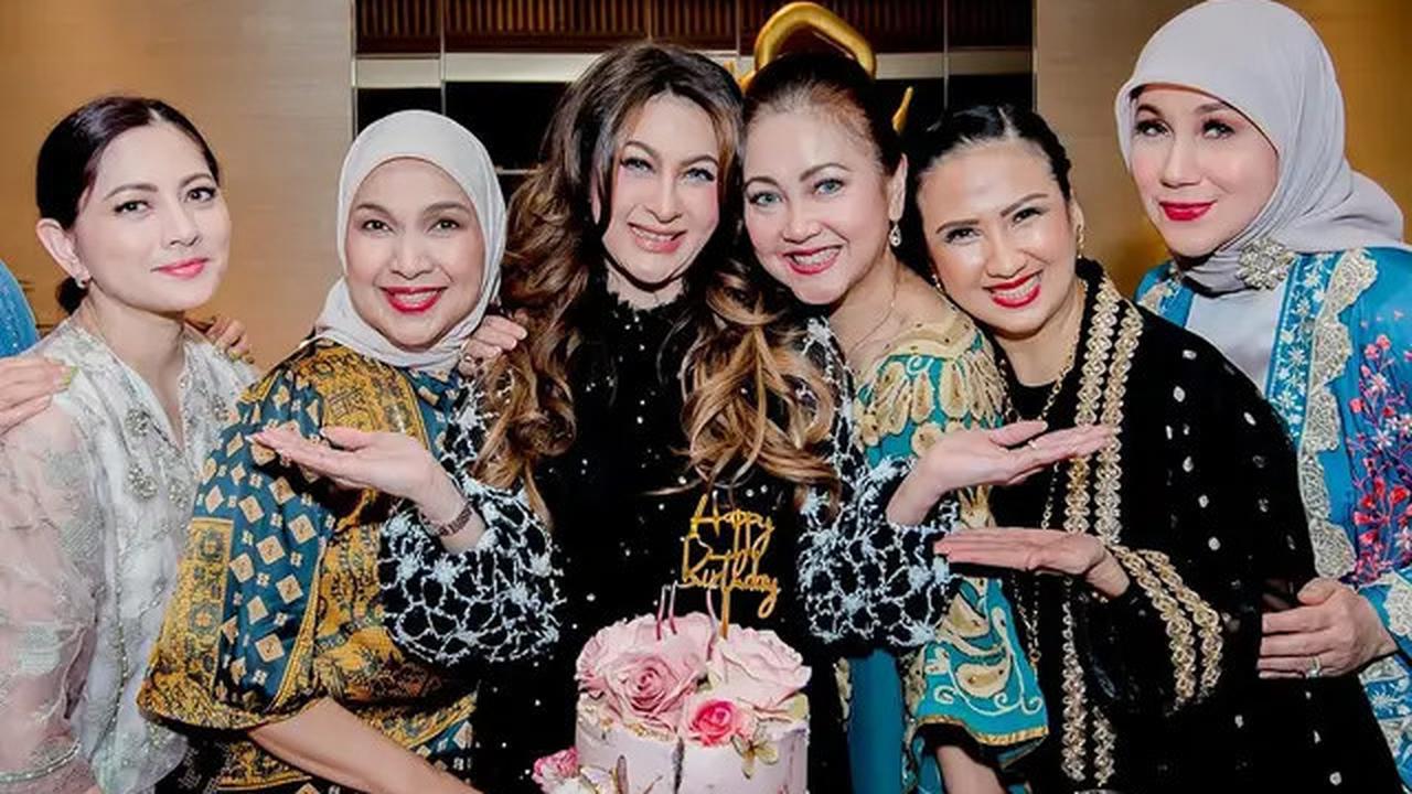 6 Potret Ultah Diana Pungky Bareng Artis Lawas Digelar Intimate, Tak Menua di Usia 51 Tahun