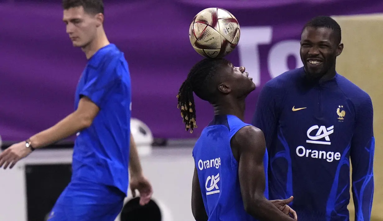 Dua pemain lain yang absen adalah Theo Hernandez dan Aurelien Tchouameni. Mereka harus menepi dari lapangan hijau karena didera cedera. (AP Photo/Christophe Ena)