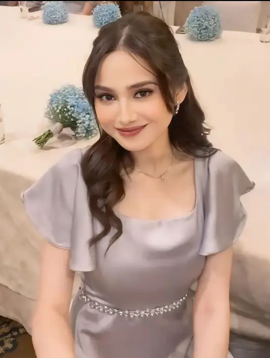 Para penggemar Syifa Hadju tak hentinya membanjiri pujian kepada penampilan pemilik nama lengkap Syifa Savira Nuraisyah ini lebih fresh dengan gaya rambut barunya. Penampilan Syifa bak anak SMA meski usianya sudah 23 tahun. (Liputan6.com/IG/@lilissulis22)