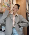 Putri Marino mengangkat gaya kasual jadi makin istimewa dengan blazer. [Foto: Instagram/ Putri Marino]