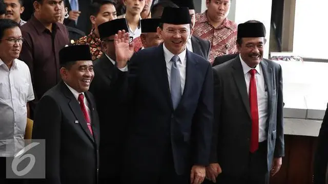 Pelaksana Tugas (Plt) Gubernur DKI Jakarta Sumarsono menghapus kebijakan yang sudah diterapkan Gubernur DKI Jakarta nonaktif Basuki Tjahaja Purnama atau Ahok.