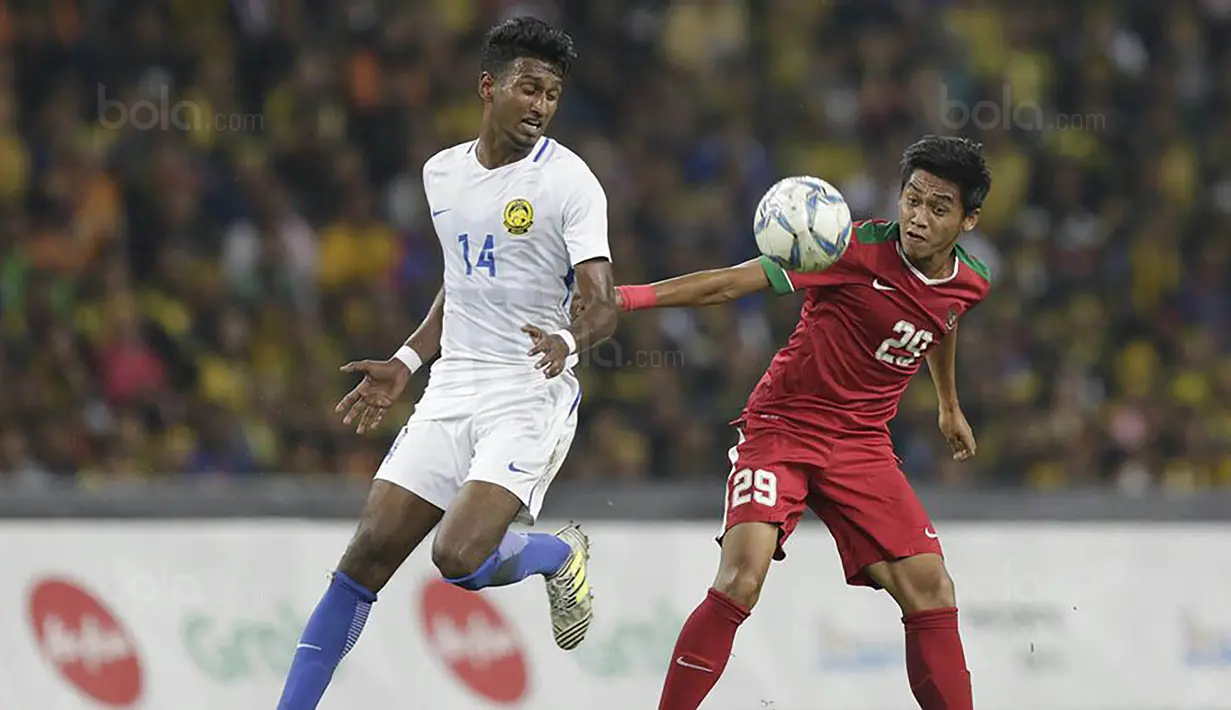 Gelandang Indonesia, Septian David Maulana, saat pertandingan melawan Malaysia pada laga semifinal Sea Games 2017 di Stadion Shah Alam, Selangor, Sabtu (26/8/2017). Malaysia menang 1-0 atas Indonesia. (Bola.com/Vitalis Yogi Trisna)