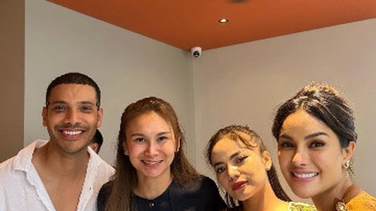 9 Potret Seleb yang Hadir di Pembukaan Resto Nikita Mirzani, Ada Raffi Ahmad hingga Olla Ramlan