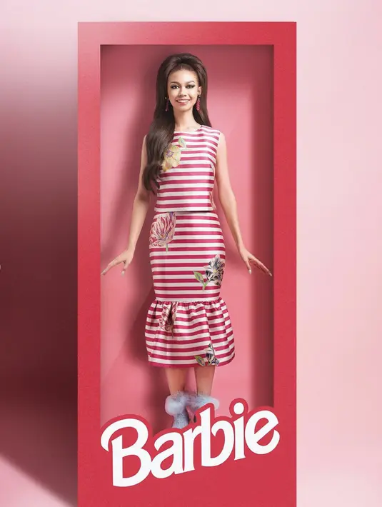 Ia tampak bagai boneka hidup yang semakin sempurna kala tampil di dalam etalase. [Foto: Instagram/ Winston Gomez]