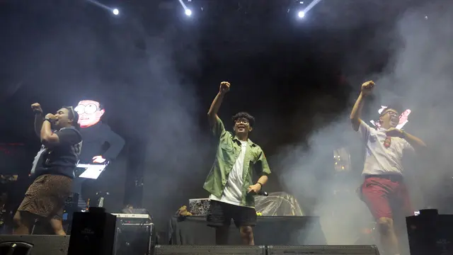 [Fimela] Club Dangdut Racun di Festival 6