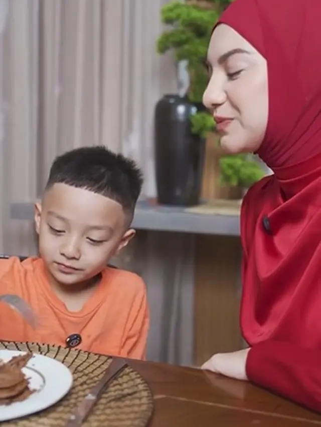 Makin Ganteng, Begini Potret Terbarunya Air Rumi Akbar Bersama Irish Bella