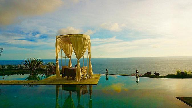 Tirtha Dining Pecatu Bali (dok.Instagram@rie_summers/https://www.instagram.com/p/BMfDs-fAb7X//Devita Nur Azizah